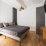 דירה Sara - Stylish With Balcony Near Piata Obor *