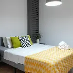 Sara - Stylish With Balcony Near Piata Obor דירה