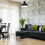 דירה Sara - Stylish With Balcony Near Piata Obor *