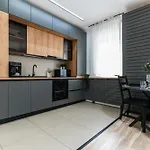 Sara - Stylish With Balcony Near Piata Obor * בוקרשט