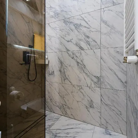 Sara - Stylish With Balcony Near Piata Obor Bucarest