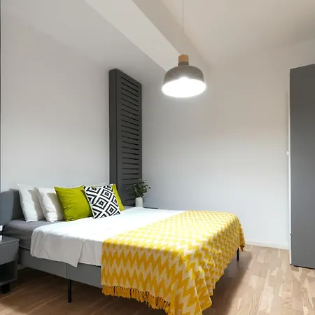 Sara - Stylish With Balcony Near Piata Obor דירה