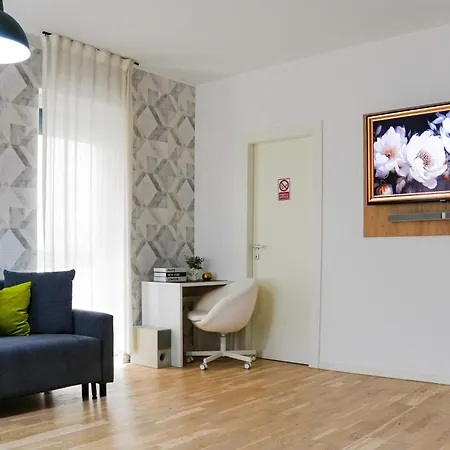 Sara - Stylish With Balcony Near Piata Obor Appartement Bucarest