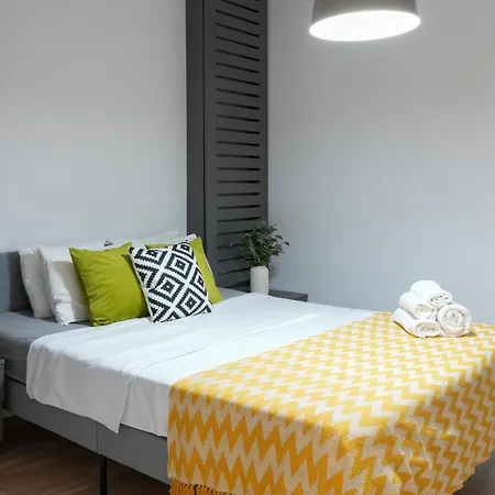 Sara - Stylish With Balcony Near Piata Obor דירה