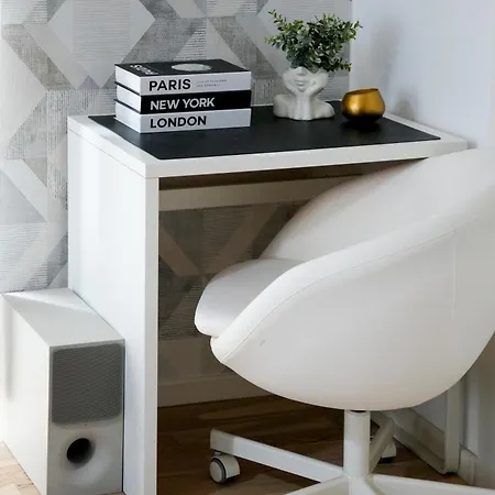 Lägenhet Sara - Stylish With Balcony Near Piata Obor *