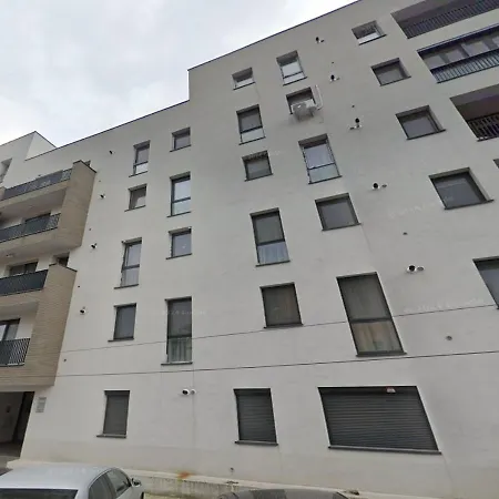 Sara - Stylish With Balcony Near Piata Obor * בוקרשט