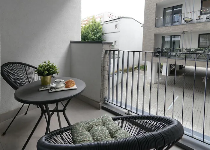 Sara - Stylish With Balcony Near Piata Obor