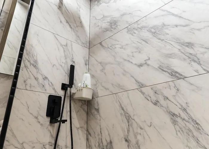 Sara - Stylish With Balcony Near Piata Obor Bukarest