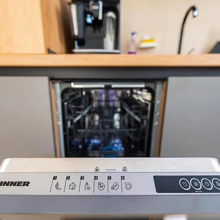 Sara - Stylish With Balcony Near Piata Obor Daire