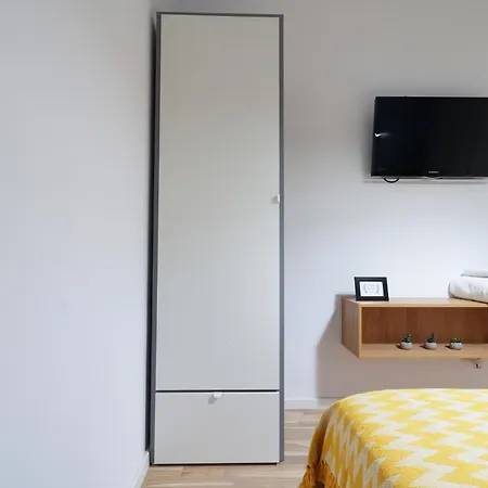 Sara - Stylish With Balcony Near Piata Obor * Bükreş