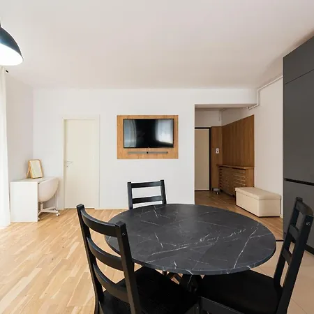 Sara - Stylish With Balcony Near Piata Obor *