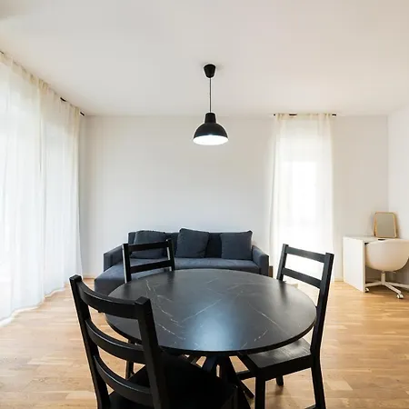 Sara - Stylish With Balcony Near Piata Obor 부쿠레슈티