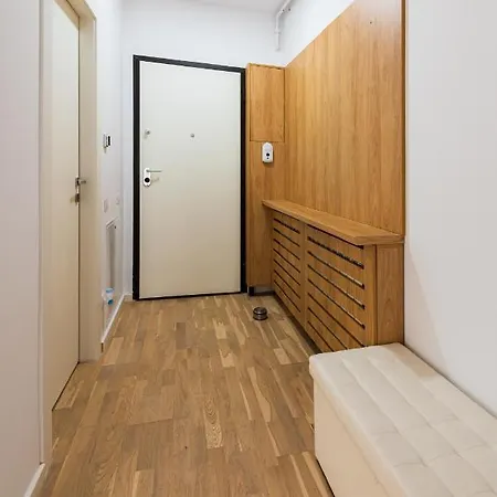 아파트 Sara - Stylish With Balcony Near Piata Obor *