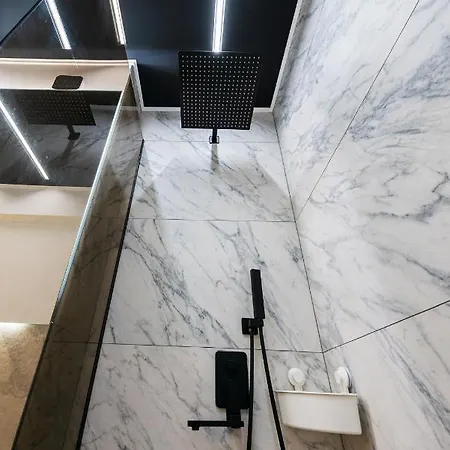 Sara - Stylish With Balcony Near Piata Obor * 부쿠레슈티