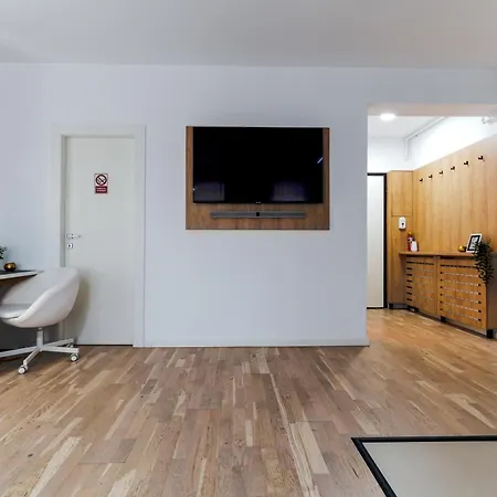 아파트 Sara - Stylish With Balcony Near Piata Obor *