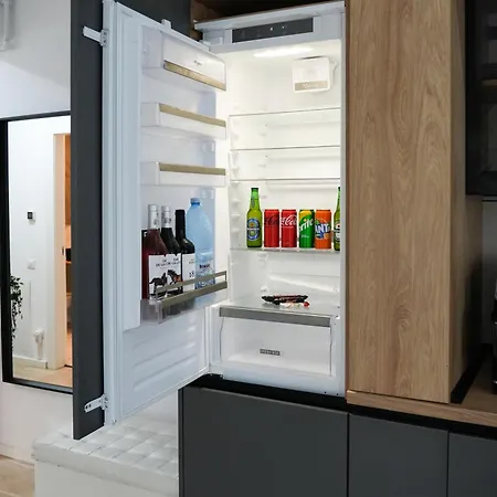 Sara - Stylish With Balcony Near Piata Obor *