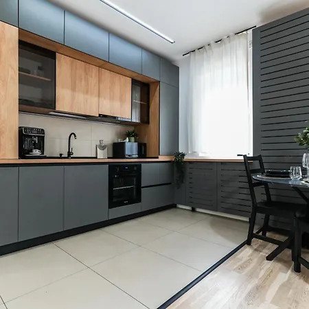 아파트 Sara - Stylish With Balcony Near Piata Obor *