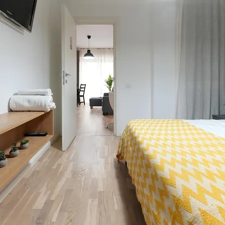 Sara - Stylish With Balcony Near Piata Obor 부쿠레슈티