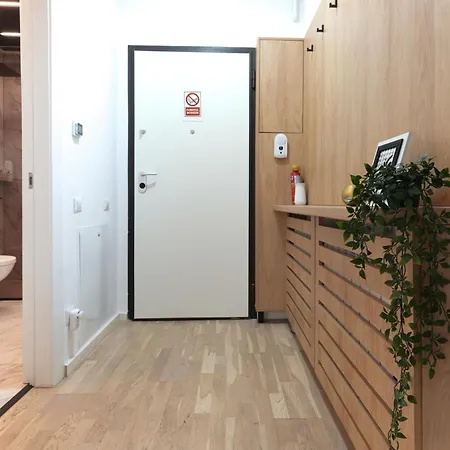 아파트 Sara - Stylish With Balcony Near Piata Obor *