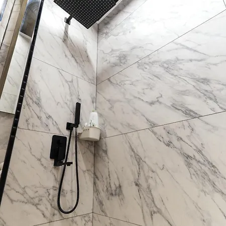 Sara - Stylish With Balcony Near Piata Obor 부쿠레슈티